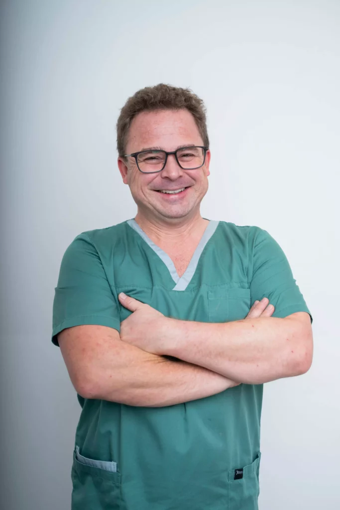 DDr. Stephan Latscher-Walter – Facharzt für Mund-, Kiefer- und Gesichtschirurgie; Facharzt für Zahn-, Mund- und Kieferheilkunde